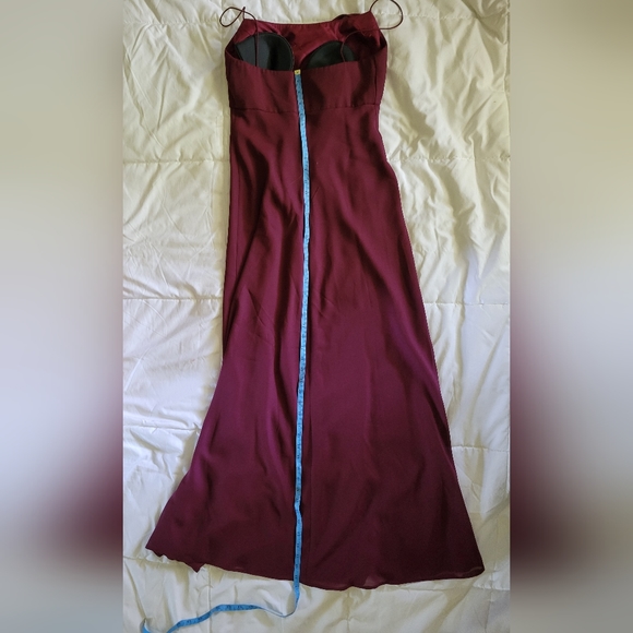 Maroon prom/bridesmaid/evening gown - Picture 5 of 8